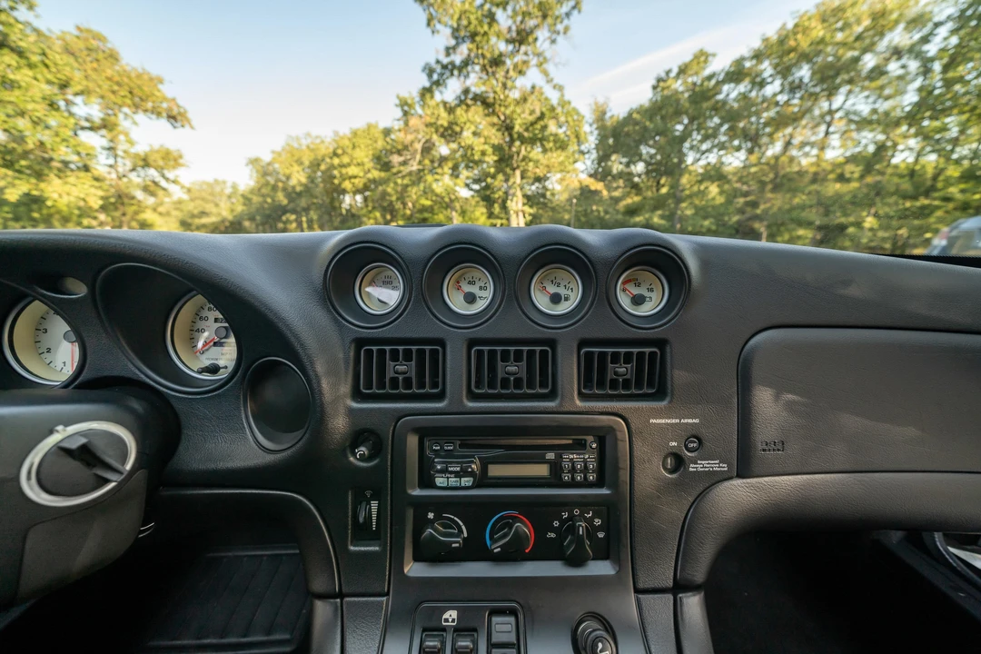 2002 Dodge Viper GTS 2nd Gen - Image 28 of 31