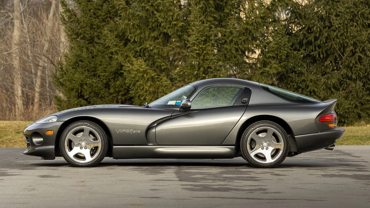 2002 Dodge Viper GTS 2nd Gen - Image 2 of 24