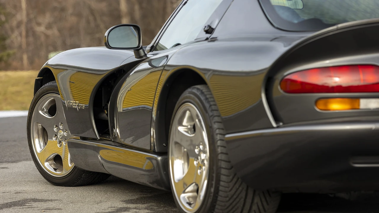 2002 Dodge Viper GTS 2nd Gen - Image 9 of 24