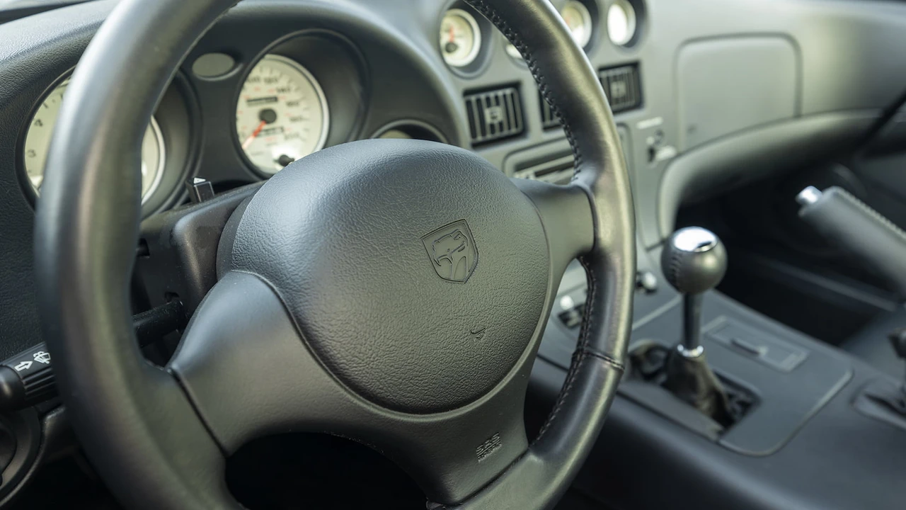 2002 Dodge Viper GTS 2nd Gen - Image 16 of 24