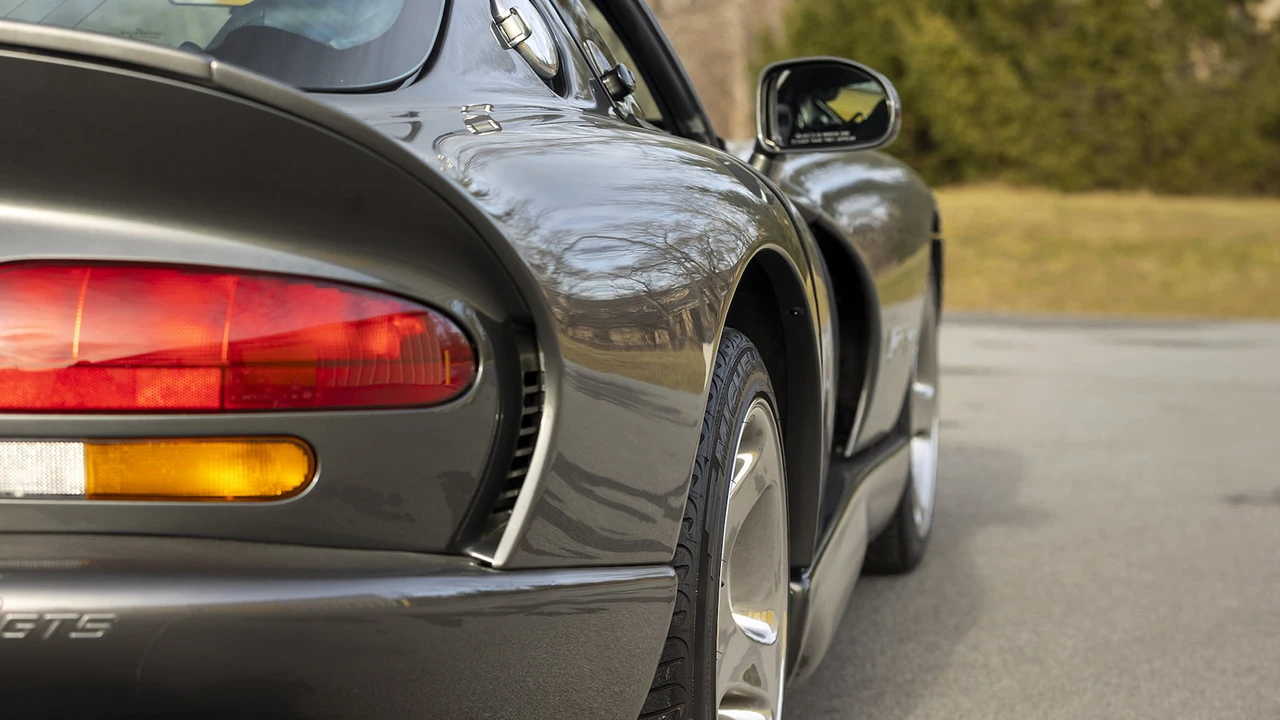 2002 Dodge Viper GTS 2nd Gen - Image 19 of 24