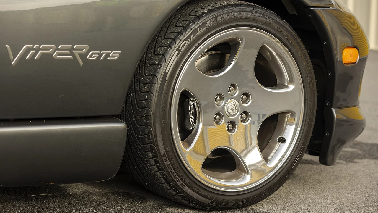 2002 Dodge Viper GTS 2nd Gen - Image 22 of 24