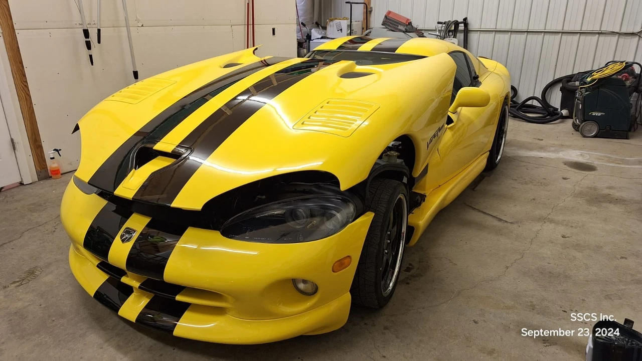 2002 Dodge Viper GTS 2nd Gen - Image 14 of 17