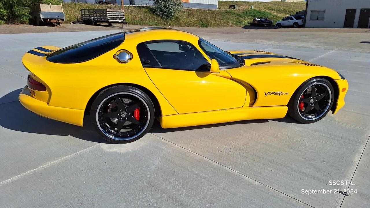 2002 Dodge Viper GTS 2nd Gen - Image 10 of 17
