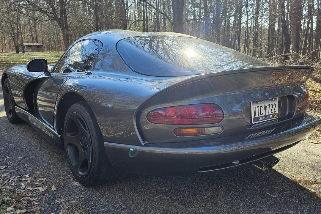 2002 Dodge Viper GTS 2nd Gen - Image 15 of 31