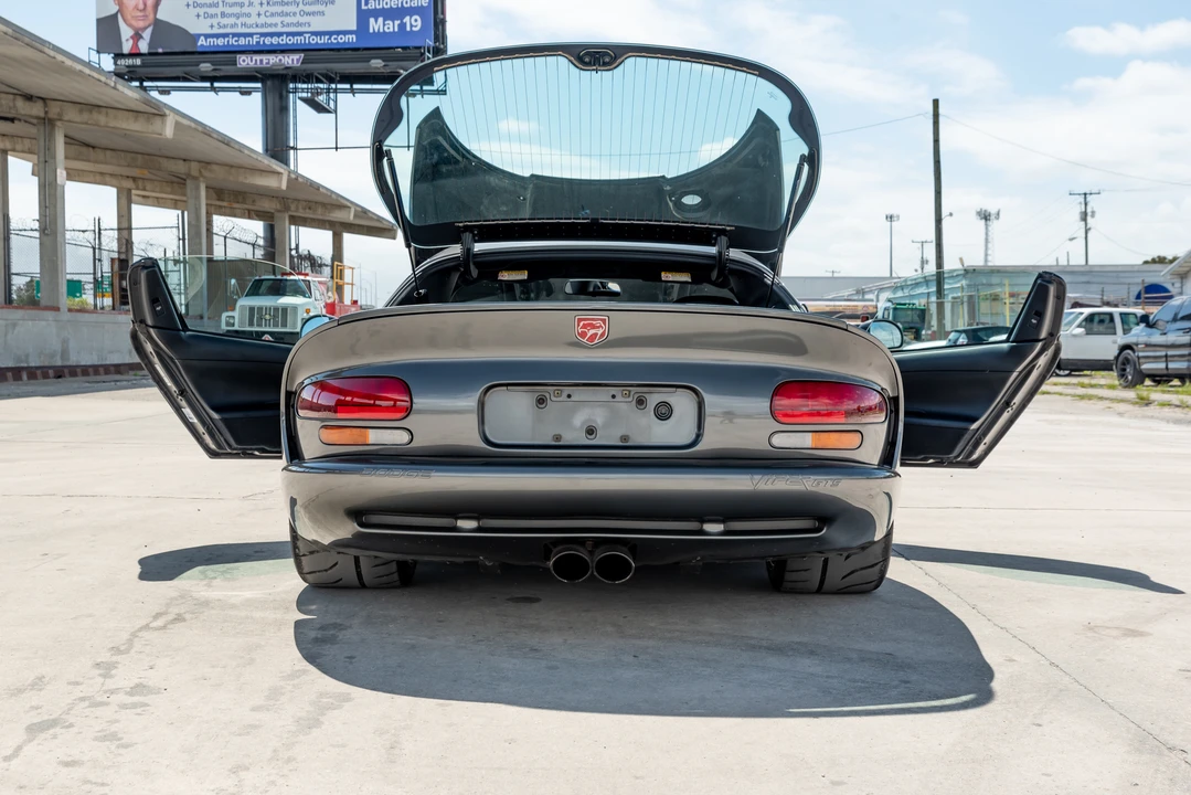 2002 Dodge Viper GTS 2nd Gen - Image 18 of 31