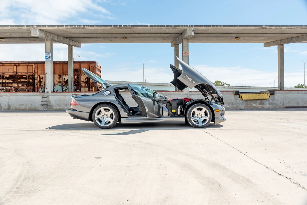 2002 Dodge Viper GTS 2nd Gen - Image 15 of 31