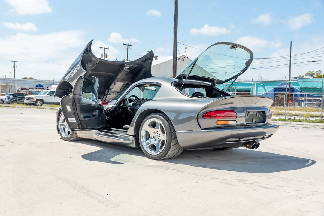 2002 Dodge Viper GTS 2nd Gen - Image 20 of 31