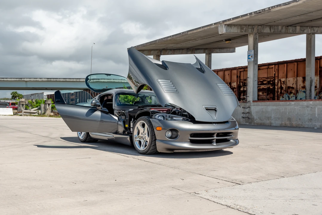 2002 Dodge Viper GTS 2nd Gen - Image 14 of 31