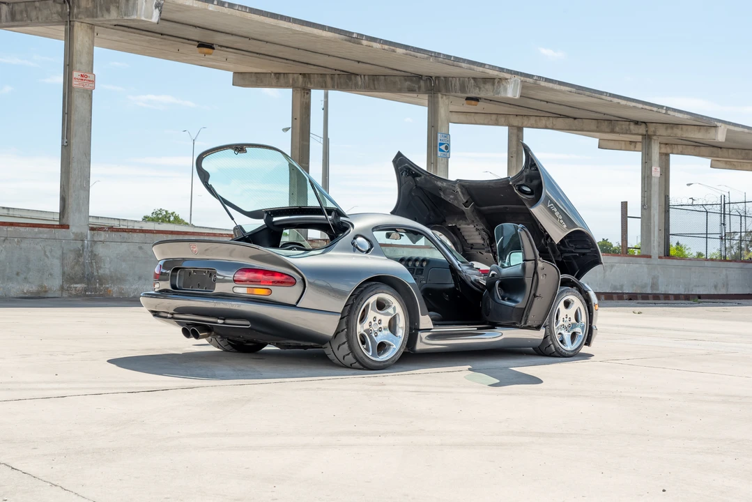 2002 Dodge Viper GTS 2nd Gen - Image 16 of 31