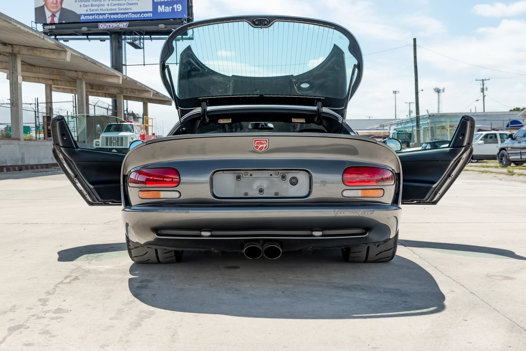 2002 Dodge Viper GTS 2nd Gen - Image 17 of 31