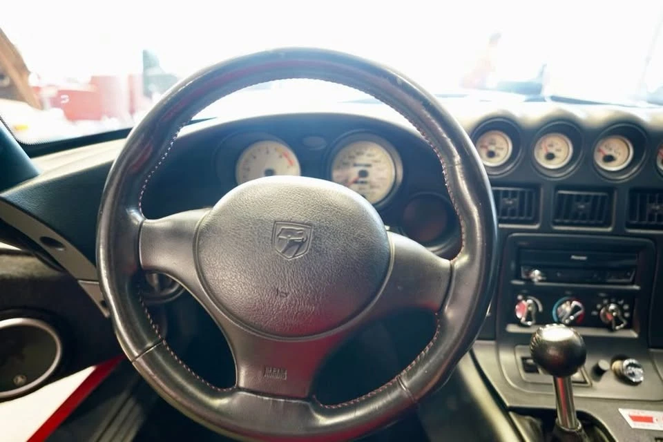 2002 Dodge Viper GTS 2nd Gen - Image 11 of 18