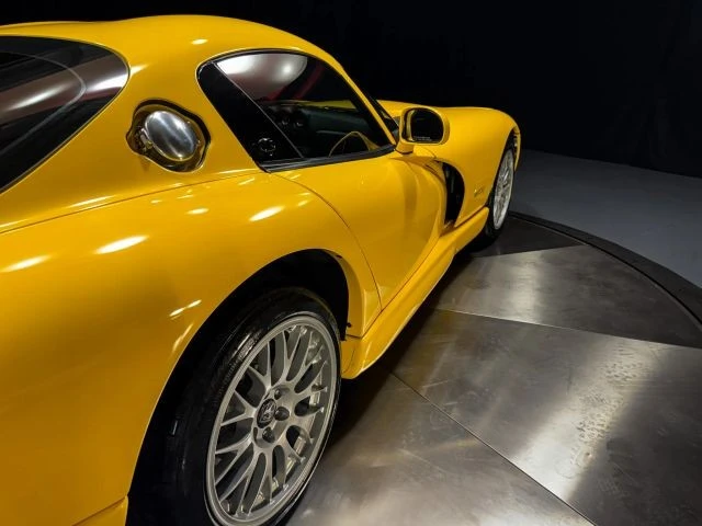 2002 Dodge Viper GTS 2nd Gen - Image 18 of 31