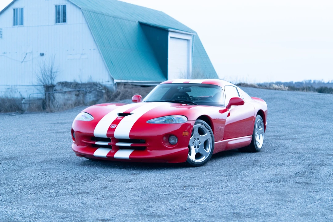 2002 Dodge Viper GTS 2nd Gen - Image 2 of 31
