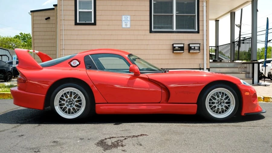 2002 Dodge Viper GTS 2nd Gen - Image 2 of 31