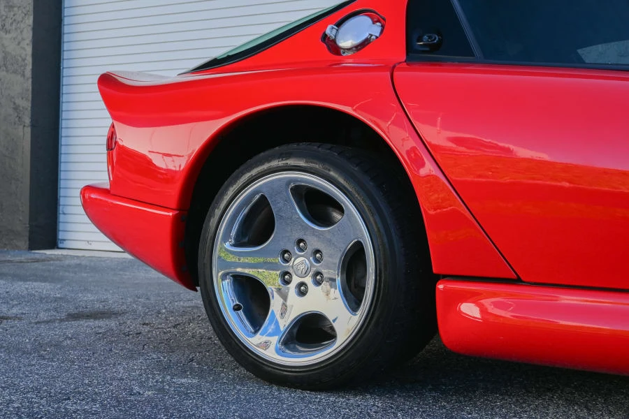 2002 Dodge Viper GTS 2nd Gen - Image 17 of 30