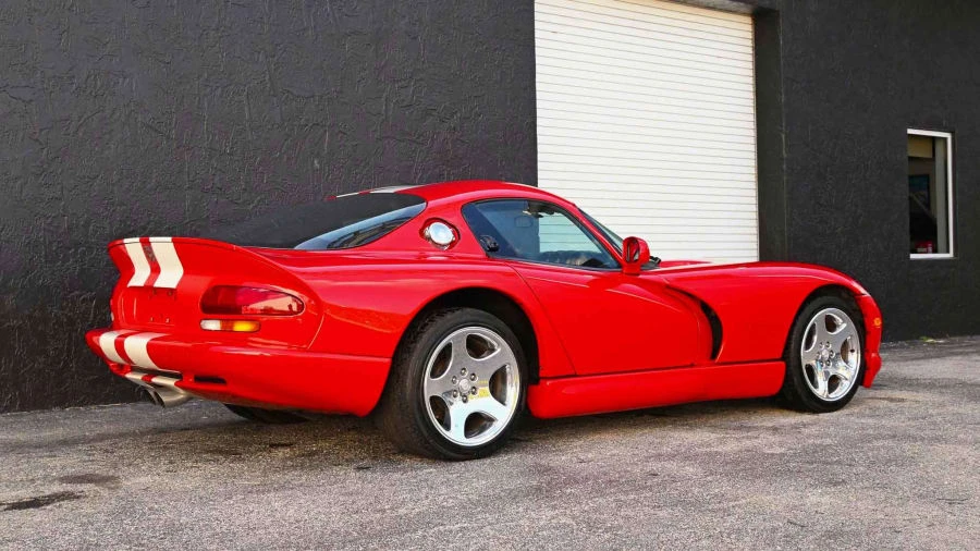 2002 Dodge Viper GTS 2nd Gen - Image 2 of 30