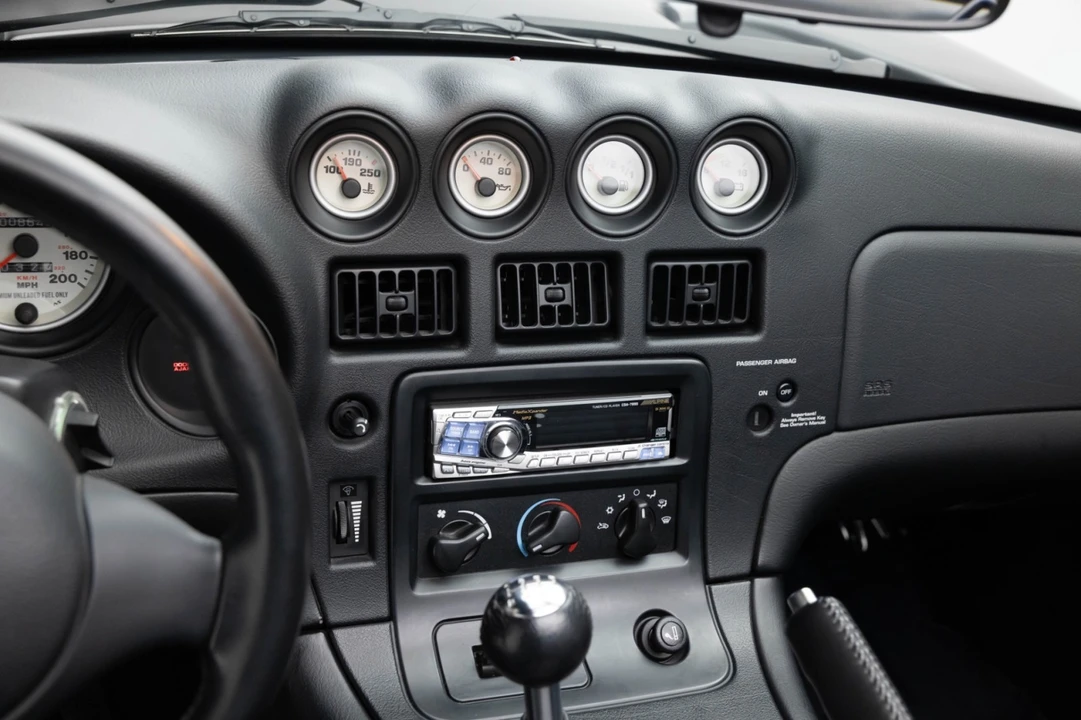 2002 Dodge Viper 2nd Gen - Image 28 of 31