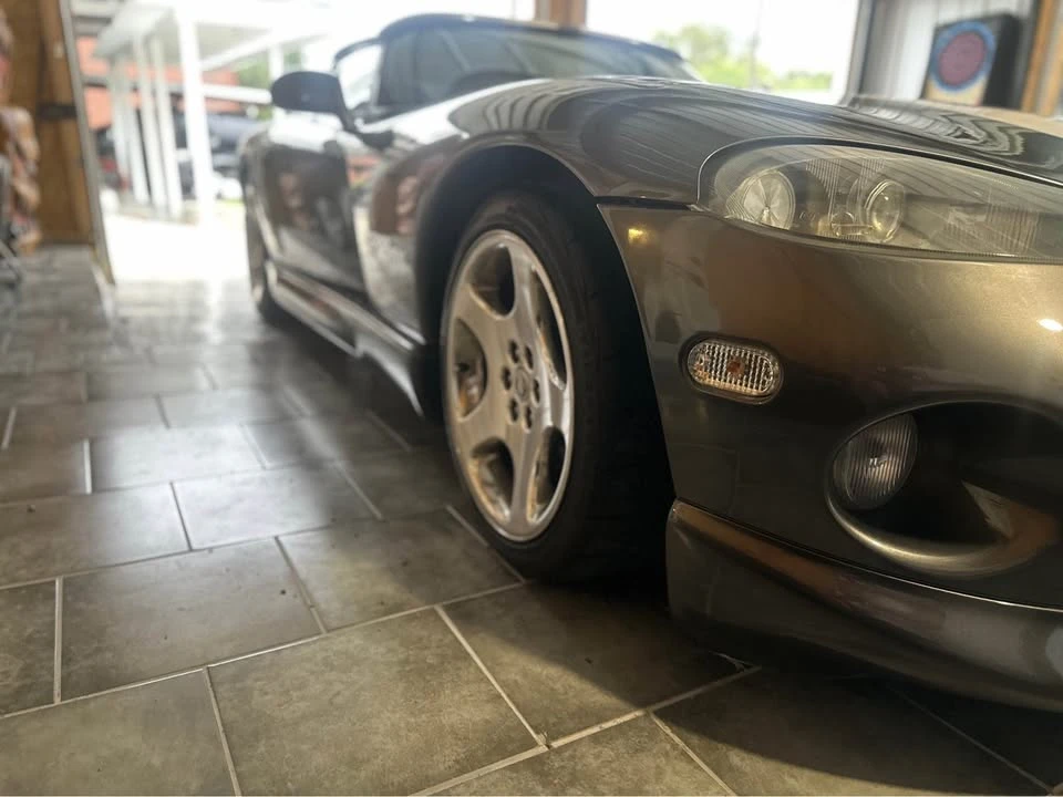 2002 Dodge Viper 2nd Gen - Image 2 of 11