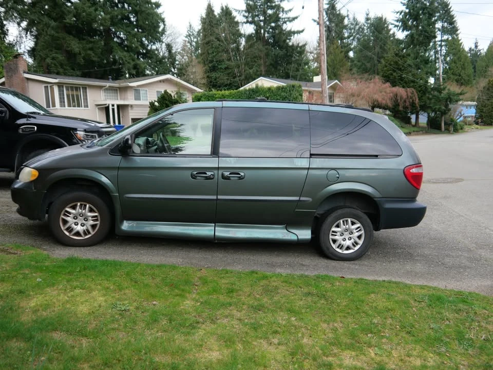 2002 Dodge Caravan - Image 3 of 10