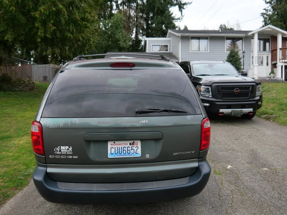 2002 Dodge Caravan - Image 2 of 10