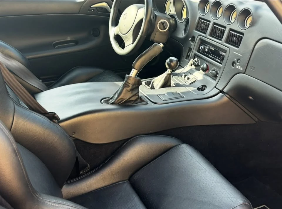 2002 Dodge Viper GTS 2nd Gen - Image 18 of 19