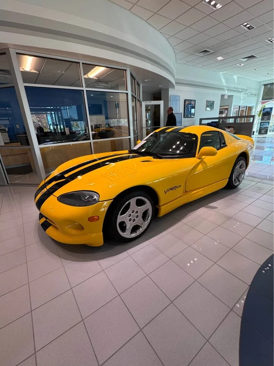 2002 Dodge Viper GTS 2nd Gen - Image 2 of 18