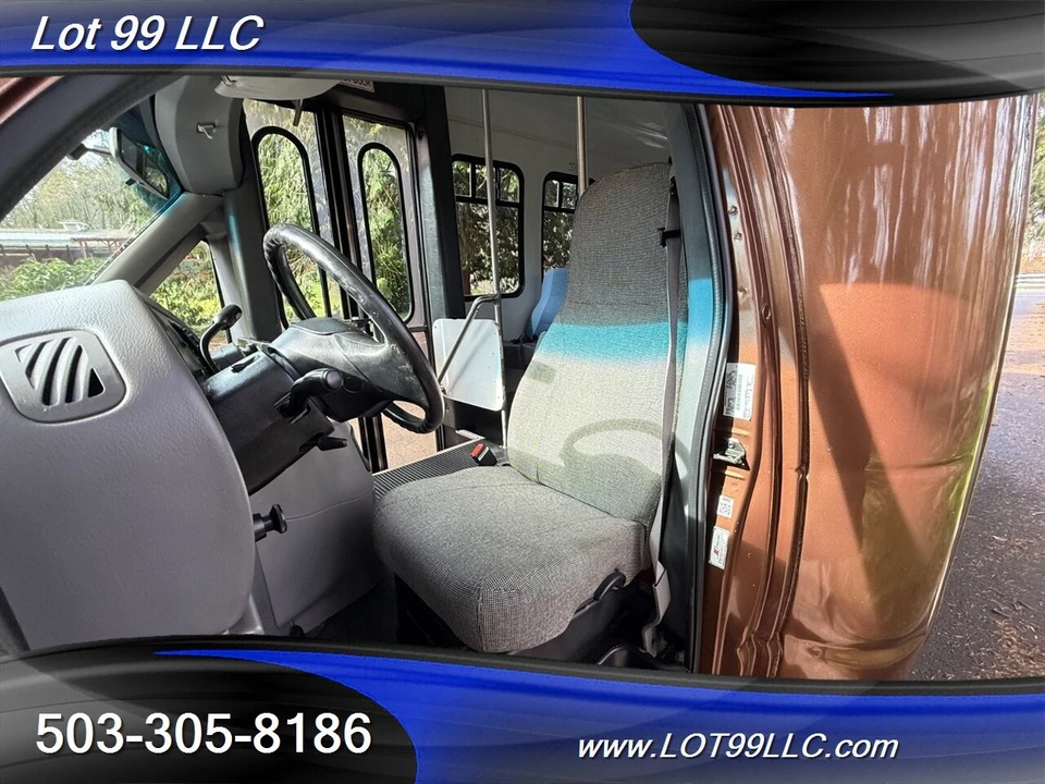 2002 Ford Econoline Van - Image 10 of 21
