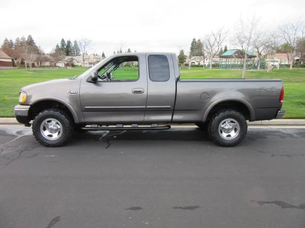 2002 Ford F-150 10th Gen - Image 2 of 15