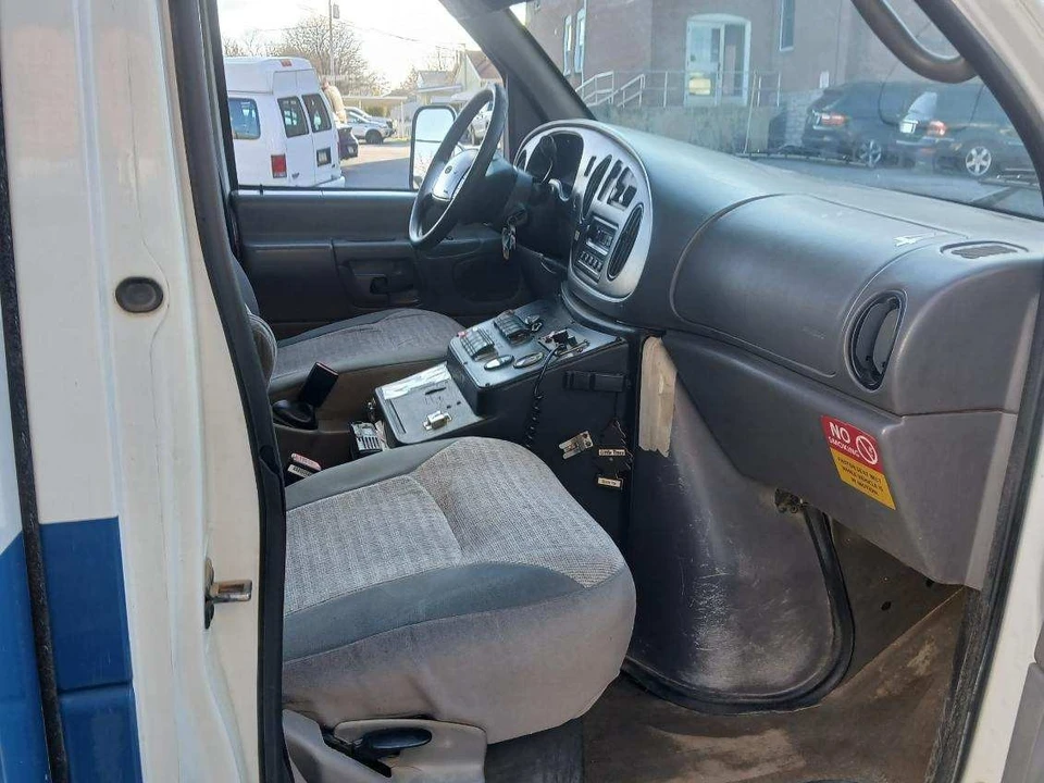 2002 Ford Econoline Van - Image 11 of 21