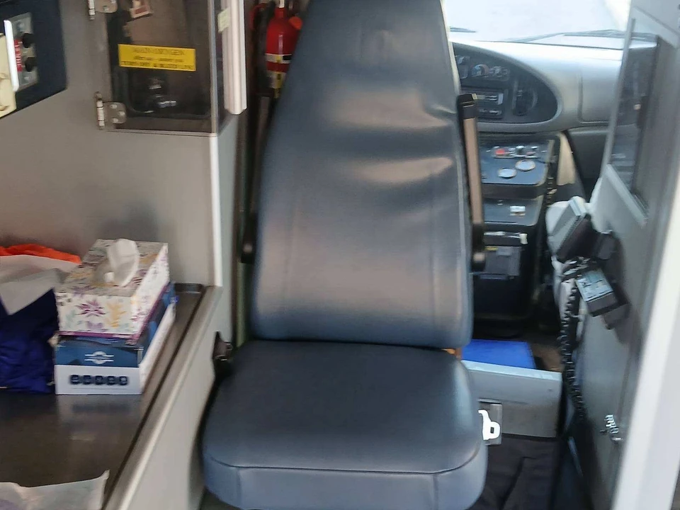 2002 Ford Econoline Van - Image 6 of 21
