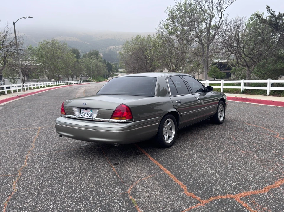 2002 Ford Crown Victoria - Image 2 of 21