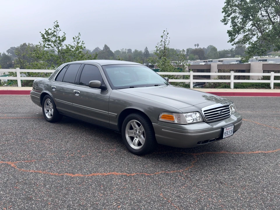 2002 Ford Crown Victoria - Image 3 of 21