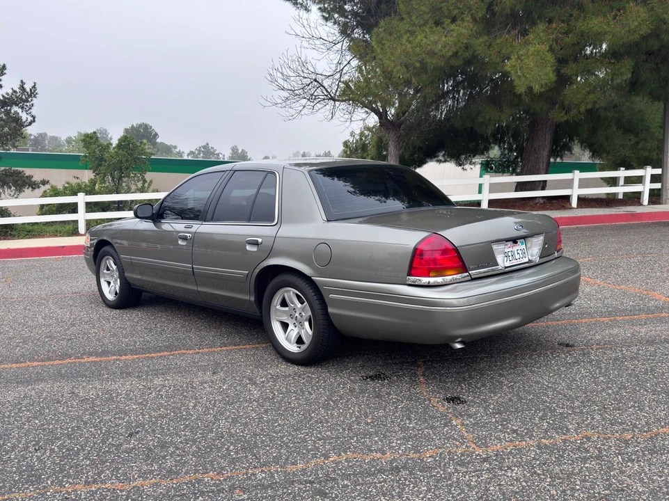 2002 Ford Crown Victoria - Image 4 of 21