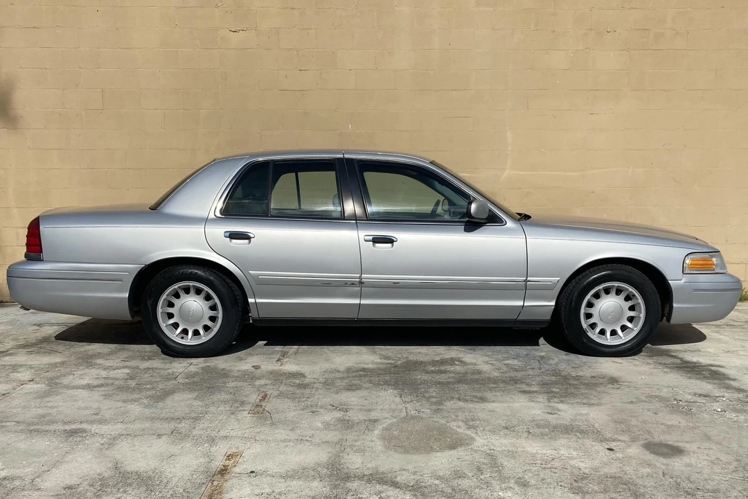 2002 Ford Crown Victoria - Image 3 of 5