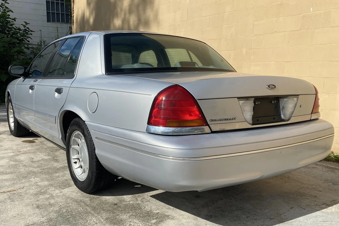 2002 Ford Crown Victoria - Image 4 of 5