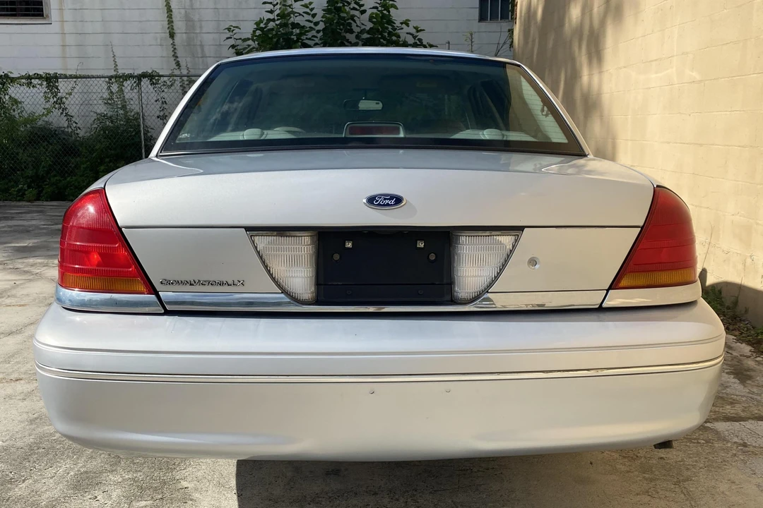 2002 Ford Crown Victoria - Image 5 of 5