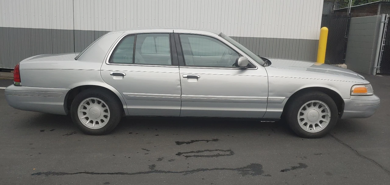 2002 Ford Crown Victoria - Image 8 of 20