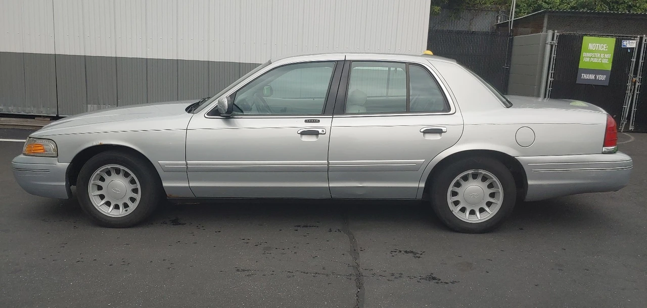 2002 Ford Crown Victoria - Image 2 of 20