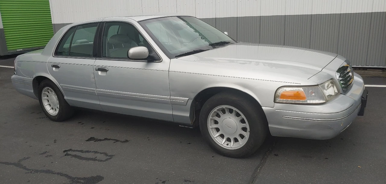 2002 Ford Crown Victoria - Image 9 of 20