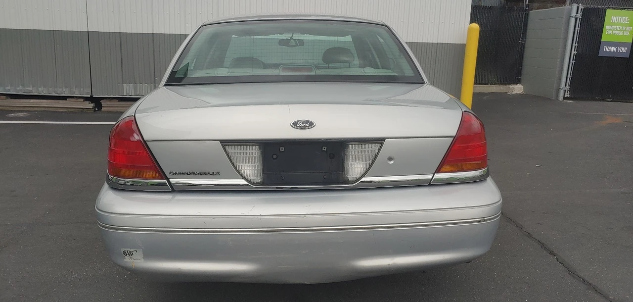 2002 Ford Crown Victoria - Image 10 of 20