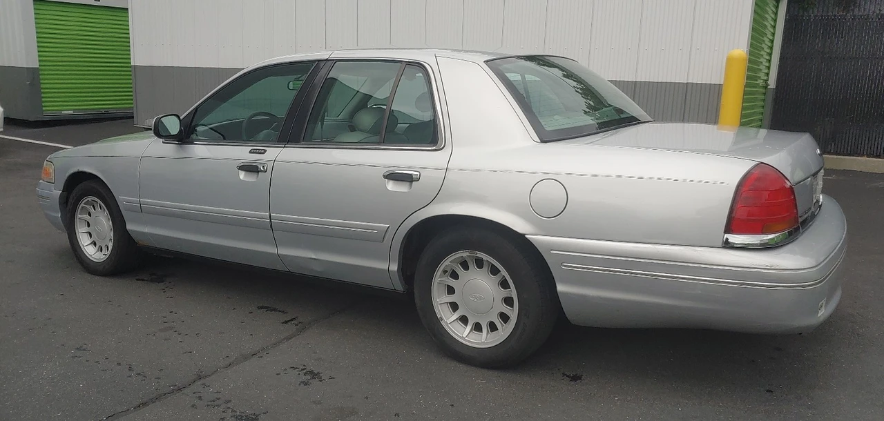 2002 Ford Crown Victoria - Image 4 of 20