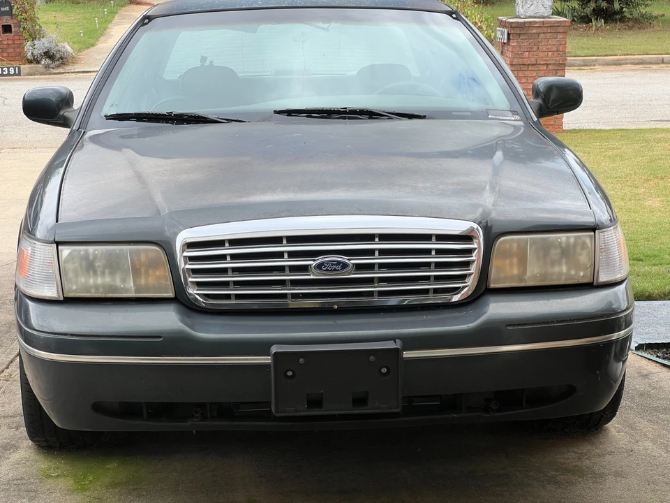 2002 Ford Crown Victoria - Image 2 of 9