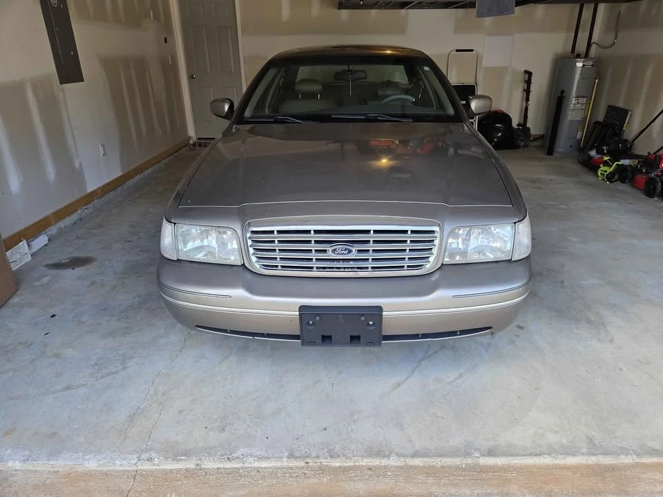 2002 Ford Crown Victoria - Image 3 of 9