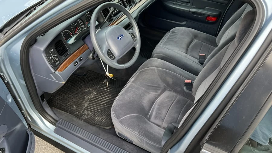 2002 Ford Crown Victoria - Image 3 of 4
