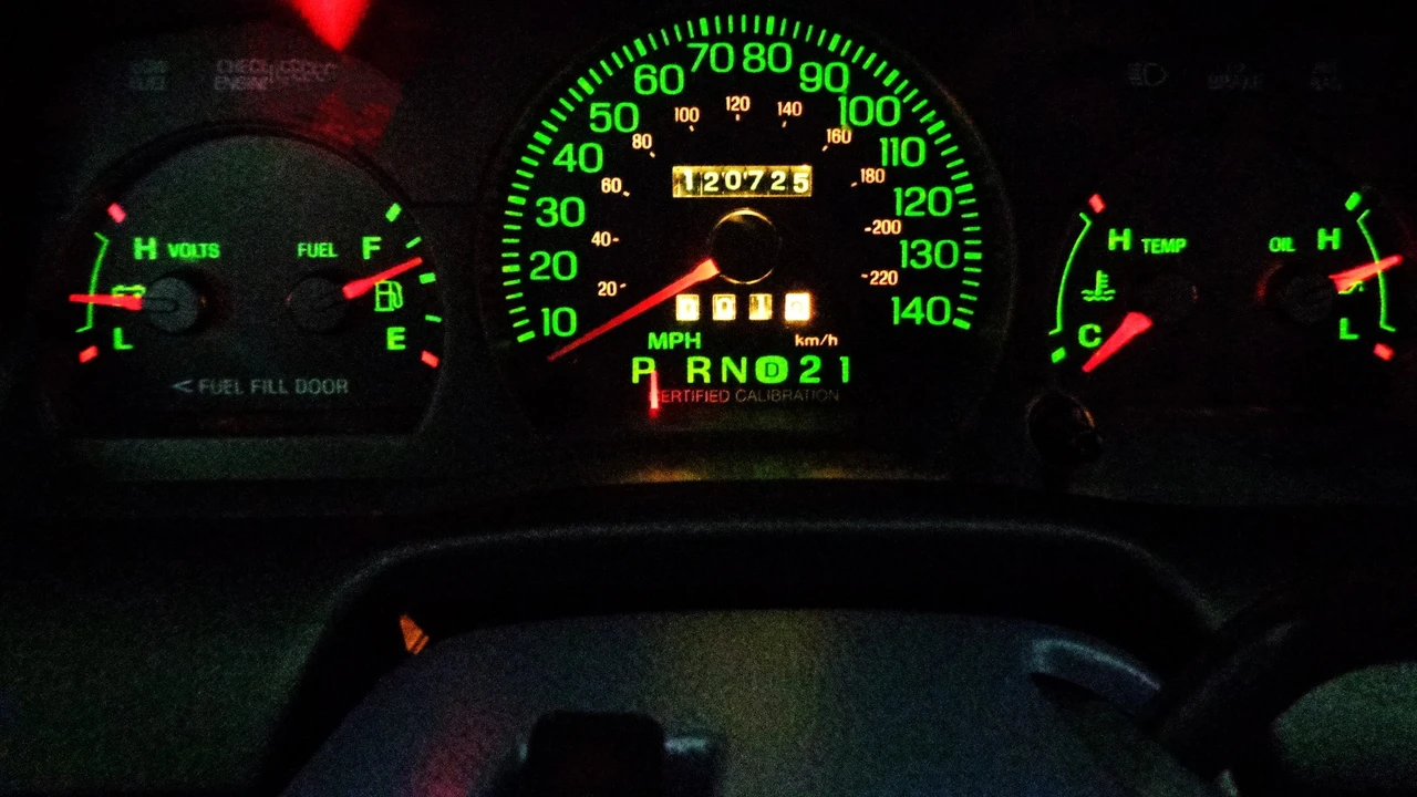 2002 Ford Crown Victoria - Image 18 of 21