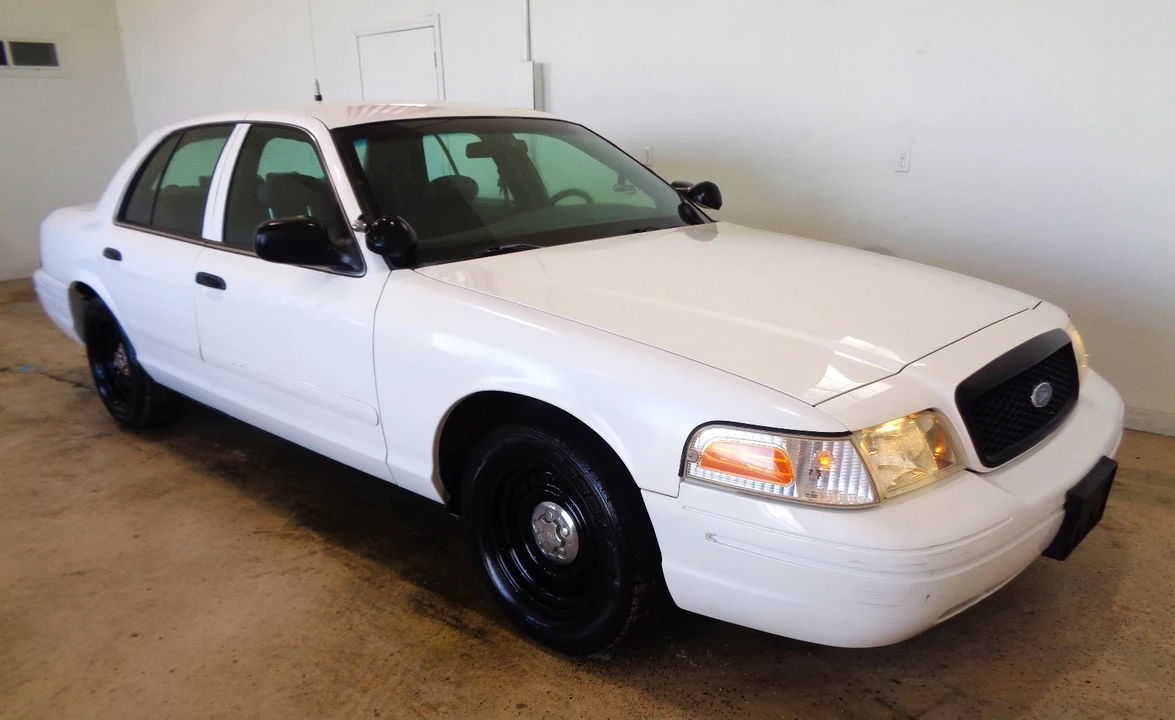 2002 Ford Crown Victoria - Image 2 of 21
