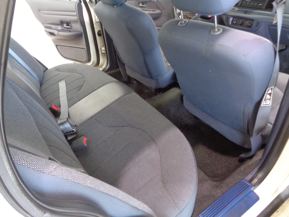 2002 Ford Crown Victoria - Image 16 of 21