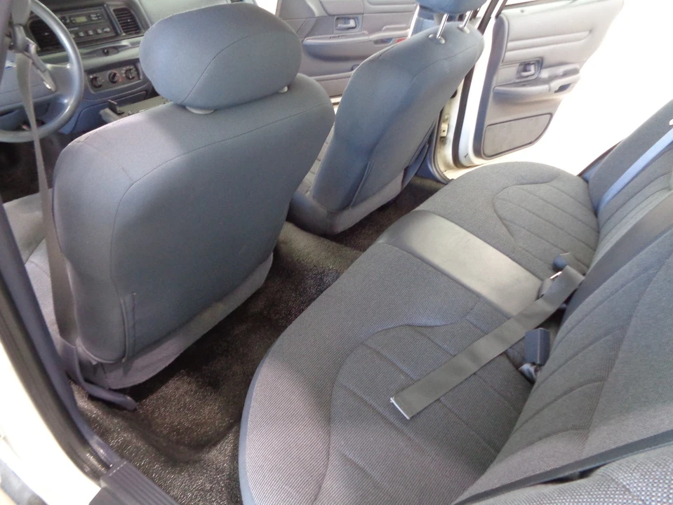 2002 Ford Crown Victoria - Image 15 of 21