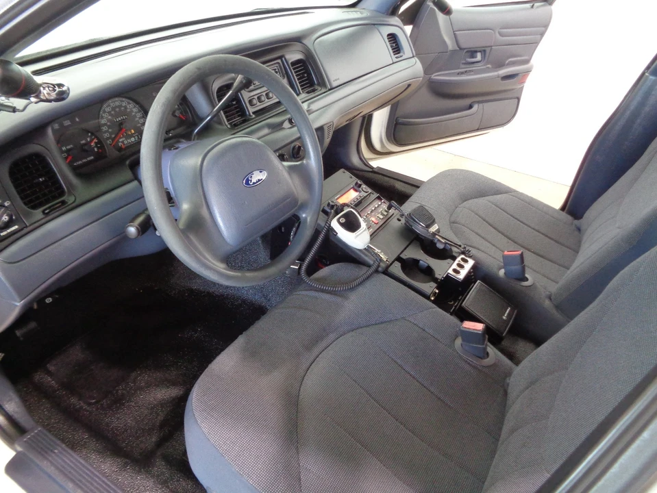 2002 Ford Crown Victoria - Image 13 of 21